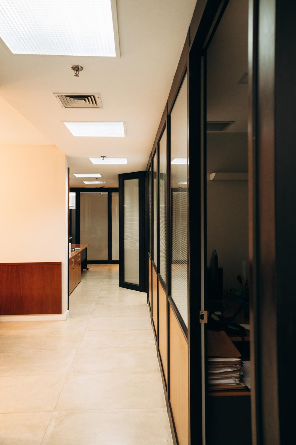 Corredor em direção à recepção