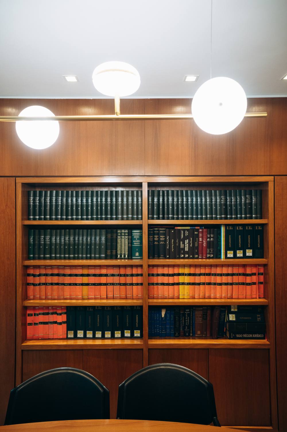 Biblioteca jurídica do escritório